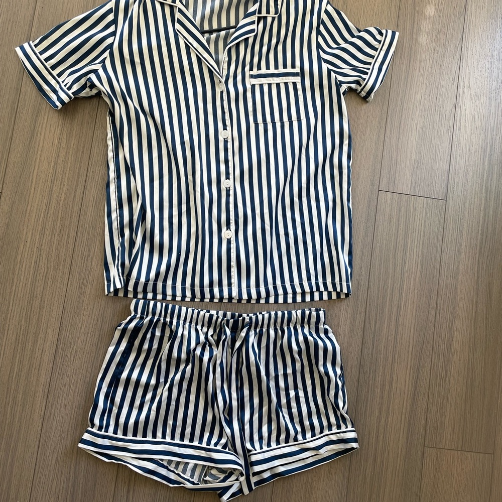 The CUTEST silky soft pajama set!